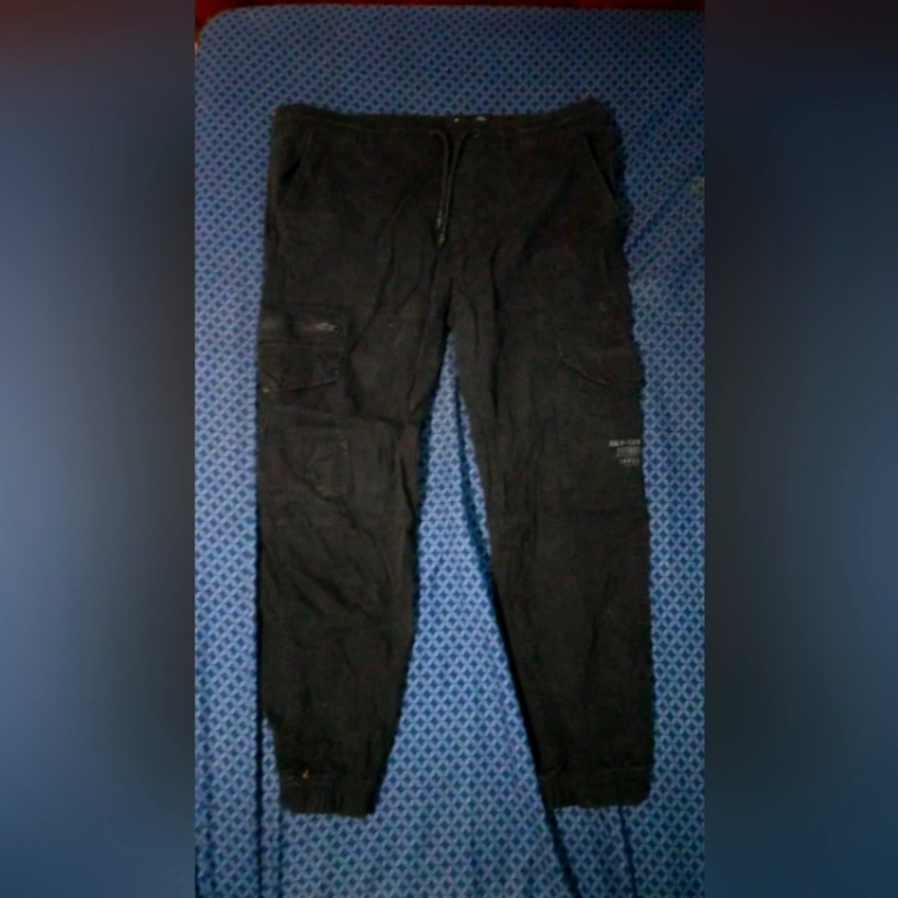 Akademiks : Black Cargo Pants